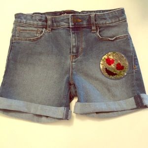 Jean shorts with flip sequin emoji